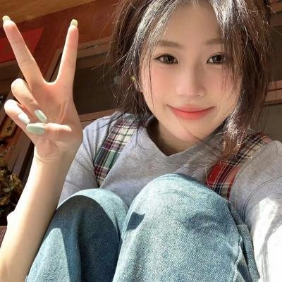 照片中的女孩